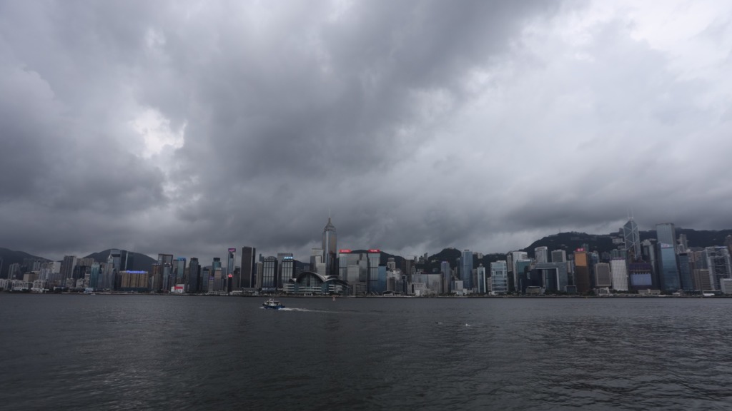 打工仔注意 ︳天文台上午9時20分改發三號強風信號 巴士、港鐵服務逐步恢復