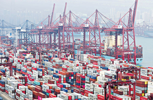 本港上月出口按年跌8.9%
