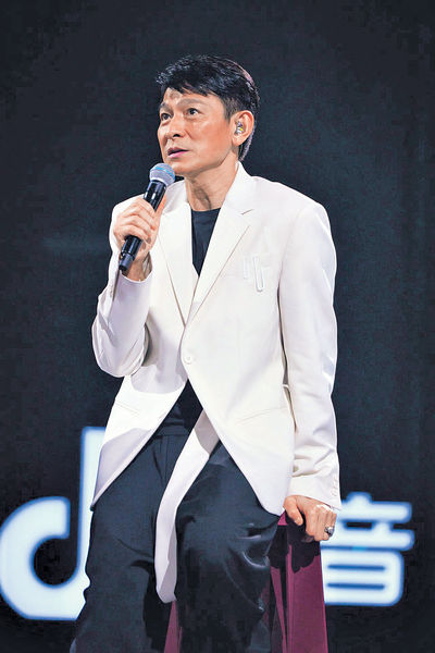 重現《天若有情》畫面 劉德華抖音開騷勁吸４億人次
