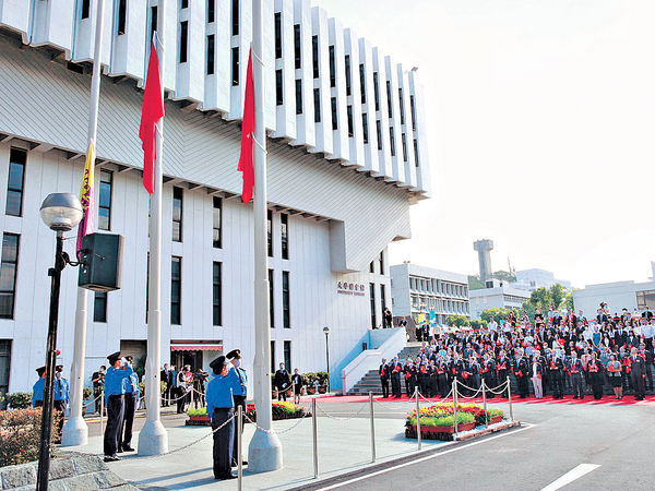 大學開學舉行升旗儀式 中大生必修「認識中國」