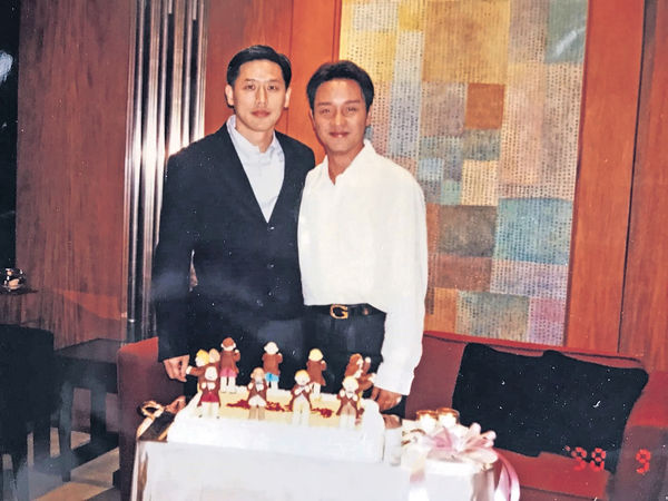 張國榮66歲冥壽 摯愛唐鶴德貼合照憑歌寄意