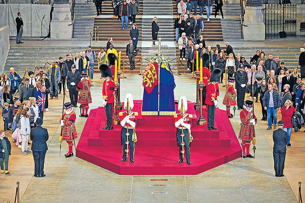 2000貴賓出席 百萬人送別 英女王今國葬 遺願「暖人心」