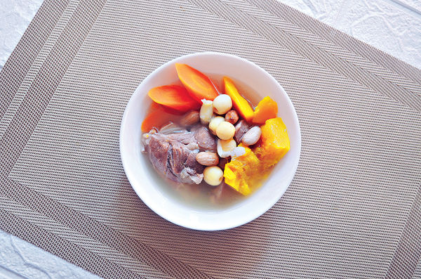 補腎助眠 南瓜蓮子百合豬𦟌湯