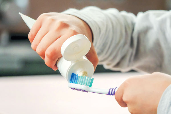 3款兒童牙膏偏酸性 長用恐磨損琺瑯質 消委：9成樣本含微量重金屬 避誤吞