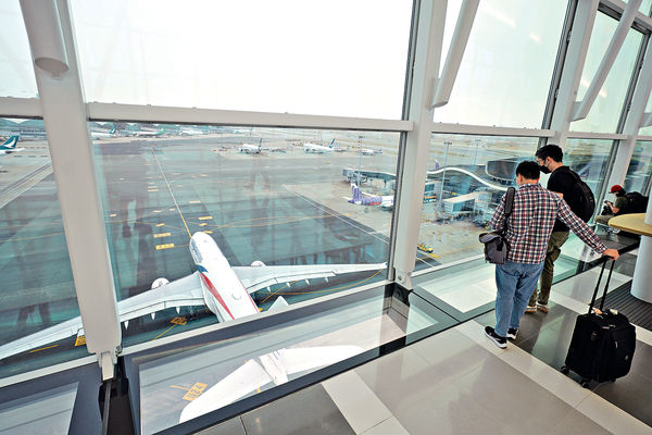 入境客月增逾倍 機場天際走廊啟用迎復常 旅業：生意回升不足1成