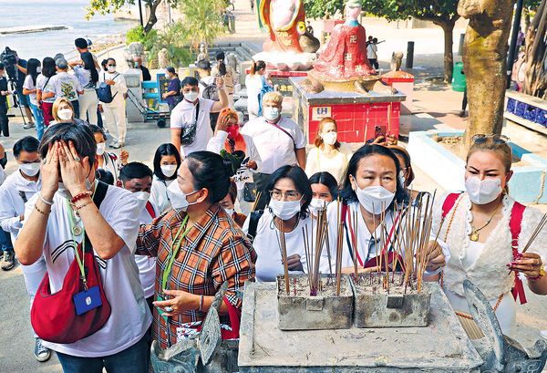 「團進團出」首個旅團訪港 泰國團友不滿日日快測