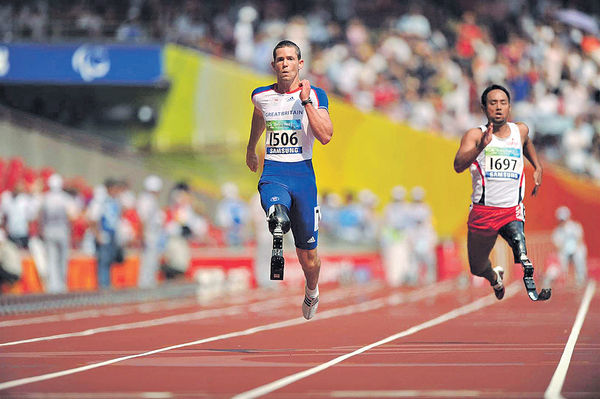 英男車禍截右腳 北京殘奧短跑奪銅 史上首位殘疾太空人