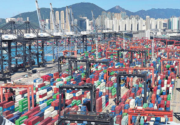 港10月份進出口貨值 跌幅擴大皆遜預期