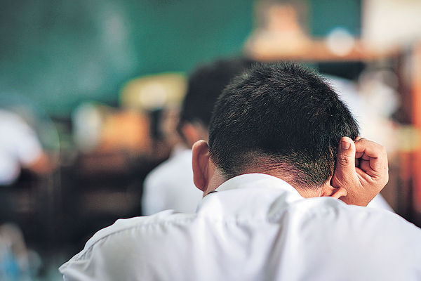 46%壓力偏高 功課考測繁重最困擾 24%中學生現焦慮 疲倦乏力