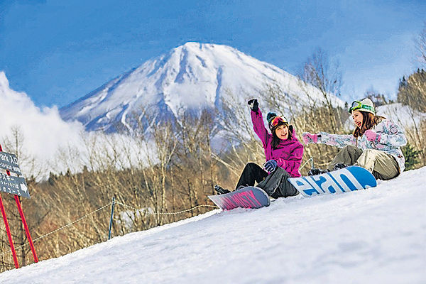 富士山滑雪溫泉之旅