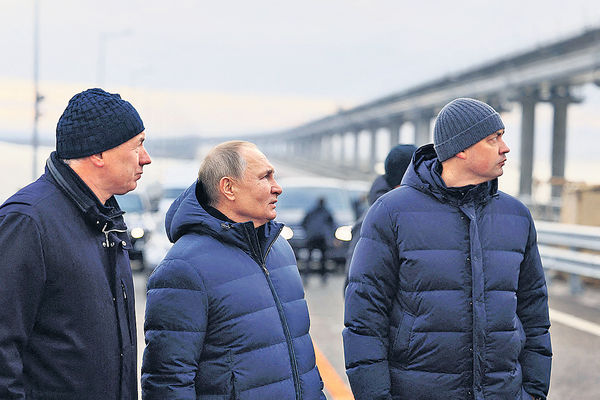 普京視察克里米亞大橋 烏多處受襲至少4死