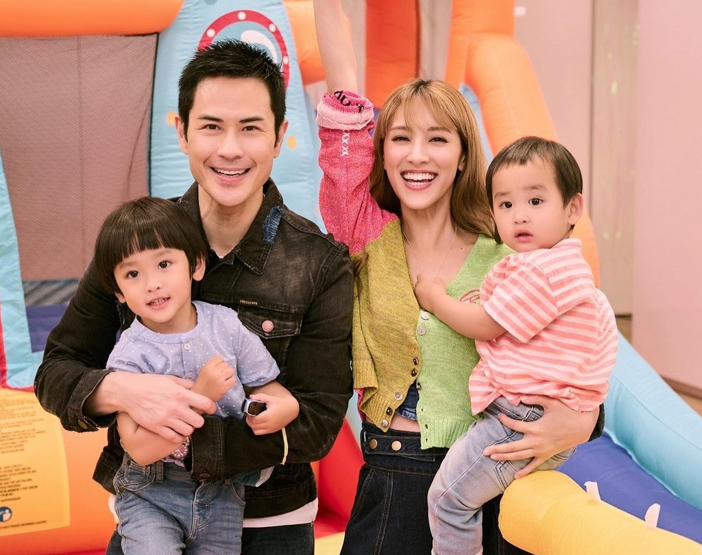 3歲大仔Rafael踩老竇《步步驚心》海報 鄭嘉穎教子：需要學習尊重