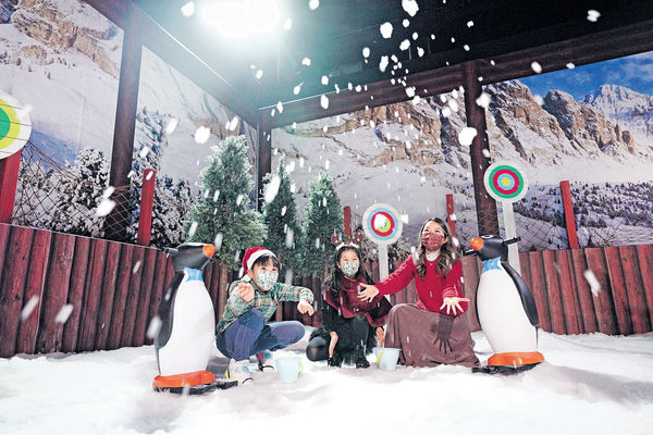 海洋公園打造真雪聖誕 3米高雪梯刺激 砌雪人滿足童心