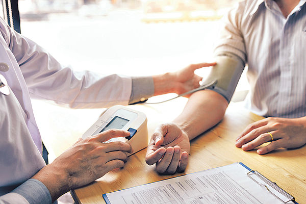 基層醫療藍圖出爐 倡1人1家庭醫生 明年推資助睇私醫 防治糖尿高血壓