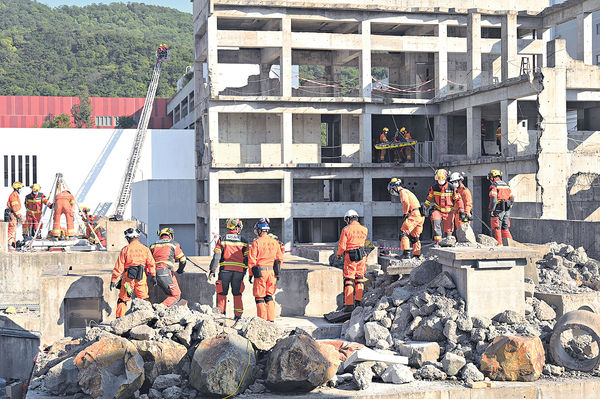 模擬海外災區 須「自給自足」 消防坍塌搜救隊 復辦36小時大型訓練
