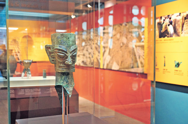 一級國家文物香港展出 必看商代銅人頭像