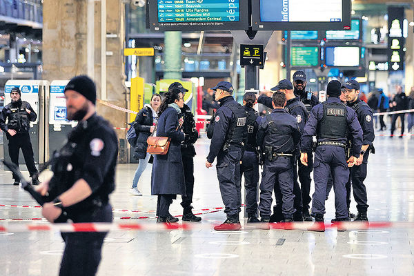 刀手巴黎北站刺傷6人 法警連開多槍制伏