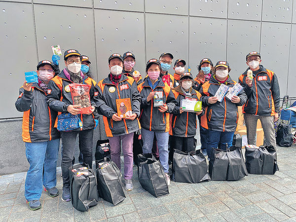 《晴報》送窩心福袋 答謝派報員緊守崗位