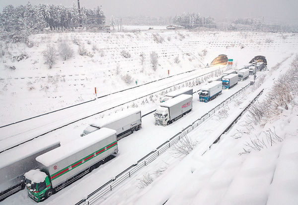 強寒流持續降雪 日最少4死 韓升危機預警