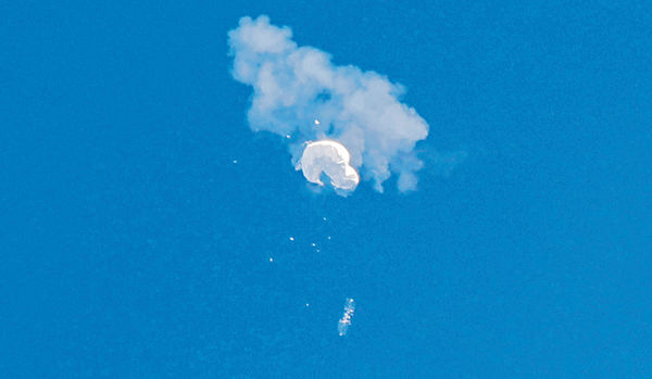 美導彈擊落華高空氣球 碎片墜大西洋 中方斥反應過度