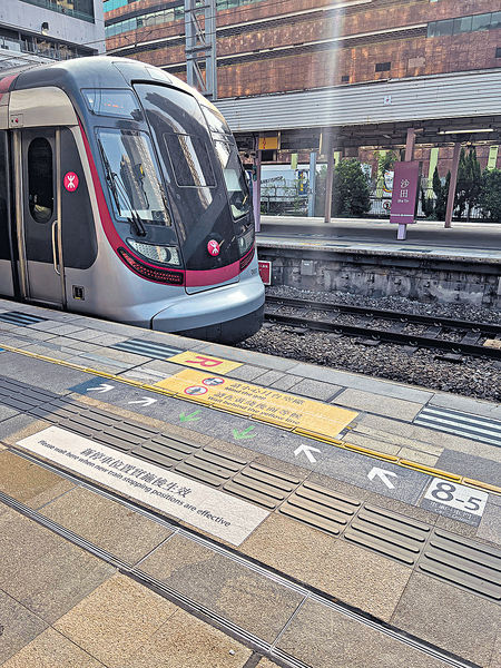 東鐵重劃列車停靠位置 周日起乘客依灰標排隊