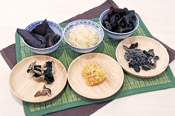 4成食用菌驗出除害劑 正常食用量不損健康 黑木耳 銀耳愈浸愈毒 嚴重可傷肝致命