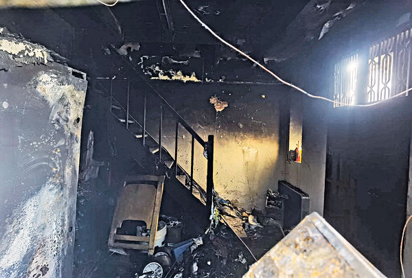八鄉村屋火警母危殆子昏迷 2消防員燒傷送院