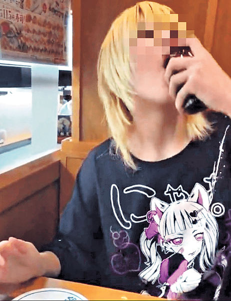 壽司店舔豉油樽拍片 日警拘3男女成首例