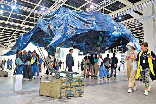 Art Basel明開鑼Art Central今揭幕 大型藝術裝置場內場外爭輝