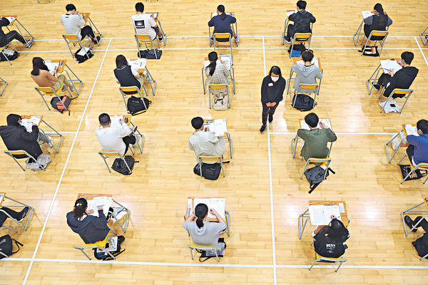 DSE英文筆試明開考 考生最感壓力 3年多網課礙學習 逾7成仍憂出路