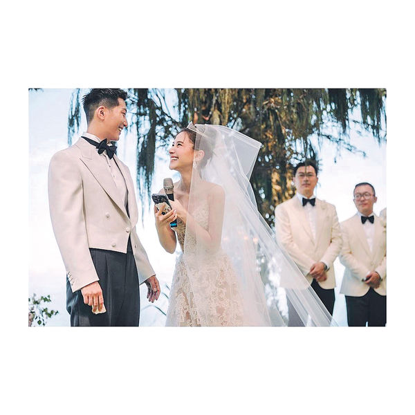 分享花絮照洗版 何超蓮信賭王化蝶見證婚禮