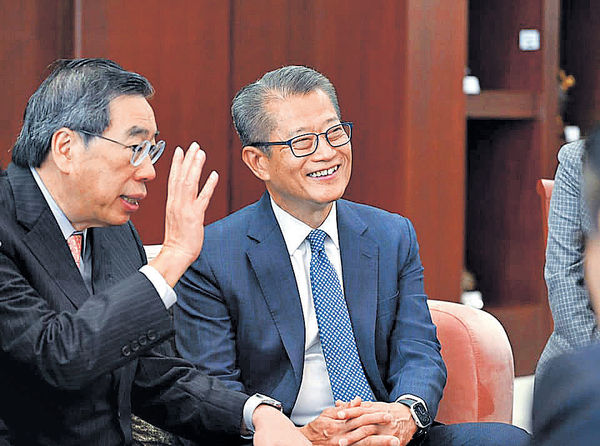 陳茂波對港經濟復甦有信心 林世雄：引入「雲巴」持開放態度