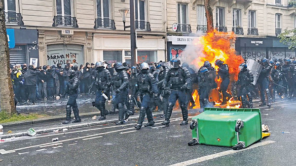 法五一遊行演變衝突 逾百警傷300人被捕