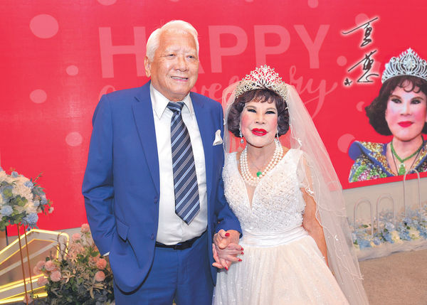 披嫁衣慶祝結婚35周年 黃夏蕙宣布開拍自傳式電影