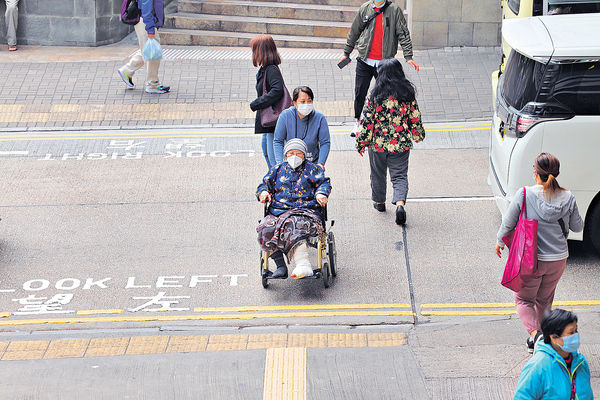 逾半本港輪椅使用者指無障礙設施不足 近9成人曾受不友善對待