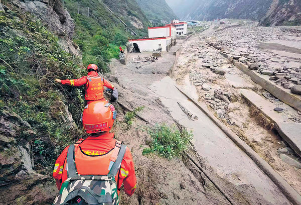 四川汶川山泥傾瀉 4死3失蹤 900人疏散