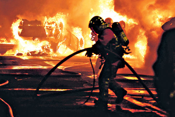 警射殺17歲非裔司機 法多地騷亂拘150人