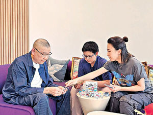劉鑾雄全家支持兒子出桌遊 甘比感激周星馳加持