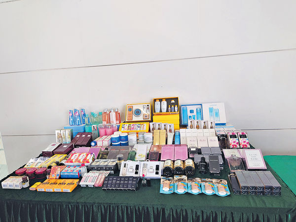 海關突搜上水兩店 檢值150萬元冒牌藥粧