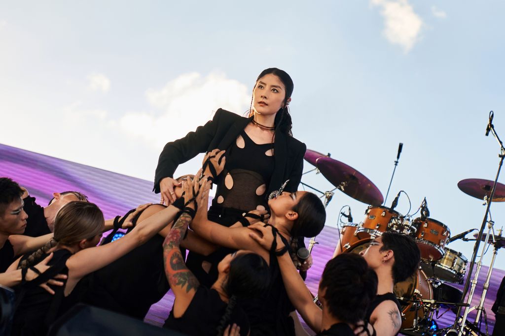 陳慧琳同大仔鋸扒慶祝14歲生日 爆兩個仔唔驚自己：叫到聲沙都唔睬我