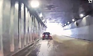 南韓暴雨持續 37死10失蹤 洪水淹清州行車隧道 困15車9人亡