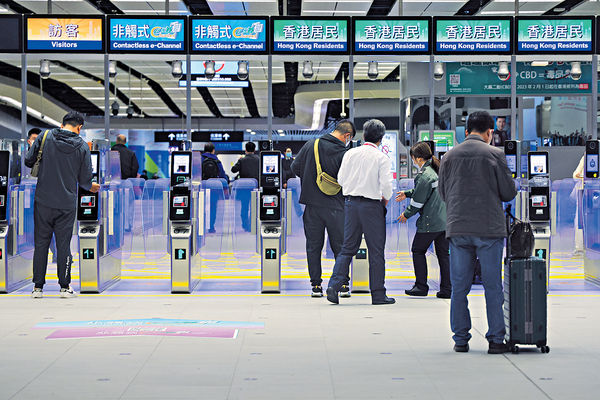 上月出入境人次破2000萬 疫後新高