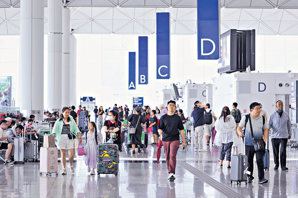 港機場客運量料明年底前完全恢復 國泰：缺人手運力減 料供求平衡票價始回落