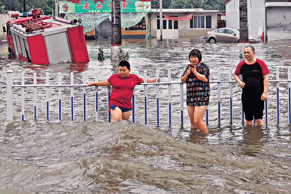 河北官方︰仍有大量水流將過境 涿州水圍城 一個月難退