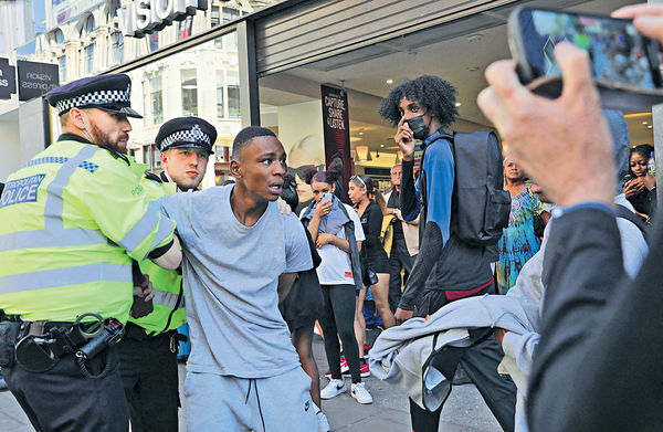 TikTok號召「快閃打劫」 倫敦青年與警衝突9被捕