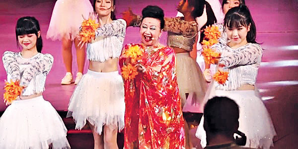 改編BLACKPINK成員神曲 薛家燕神還原Jisoo花花舞