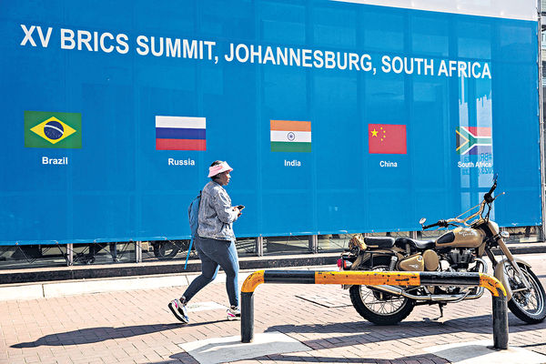 習訪南非 「雙方關係進黃金時代」 英媒：中國倡擴大金磚國家抗衡G7
