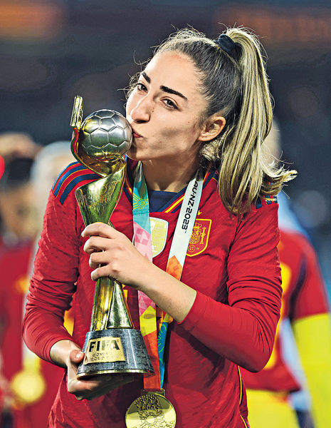 西班牙奪女子世盃功臣 賽後驚悉病父離世