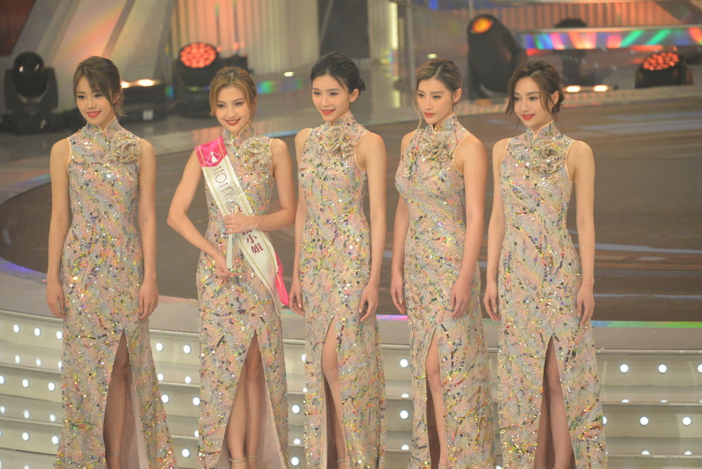 港姐決賽丨最後5強誕生 熱門之一王怡然奪「最上鏡小姐」