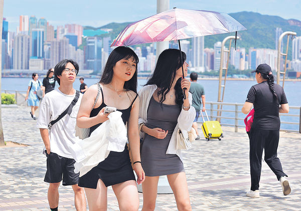 蘇拉料周五闖港400公里 周中後期評估是否掛風球